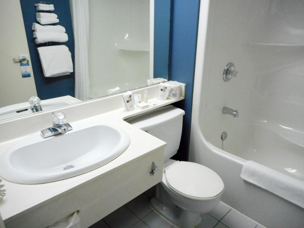 Repotel Aeroport Quebec Luaran gambar